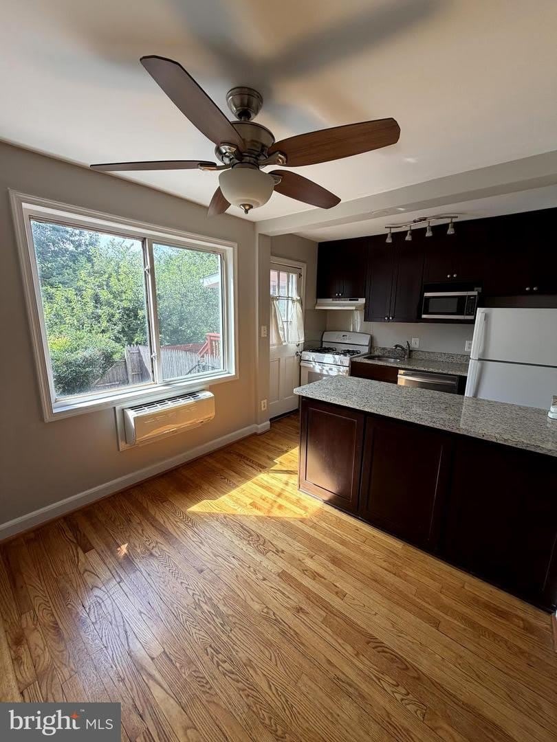 422 EARL ST – photo 5