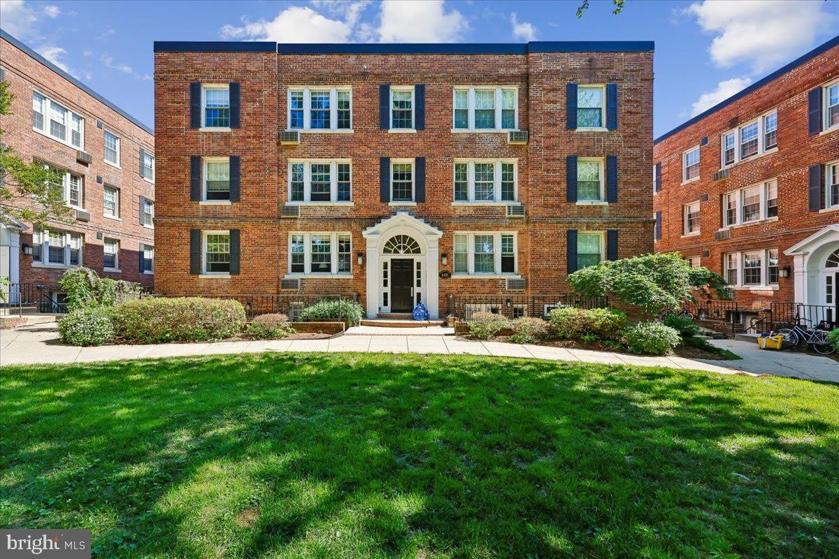 4481 MACARTHUR BLVD NW #204 – photo 1