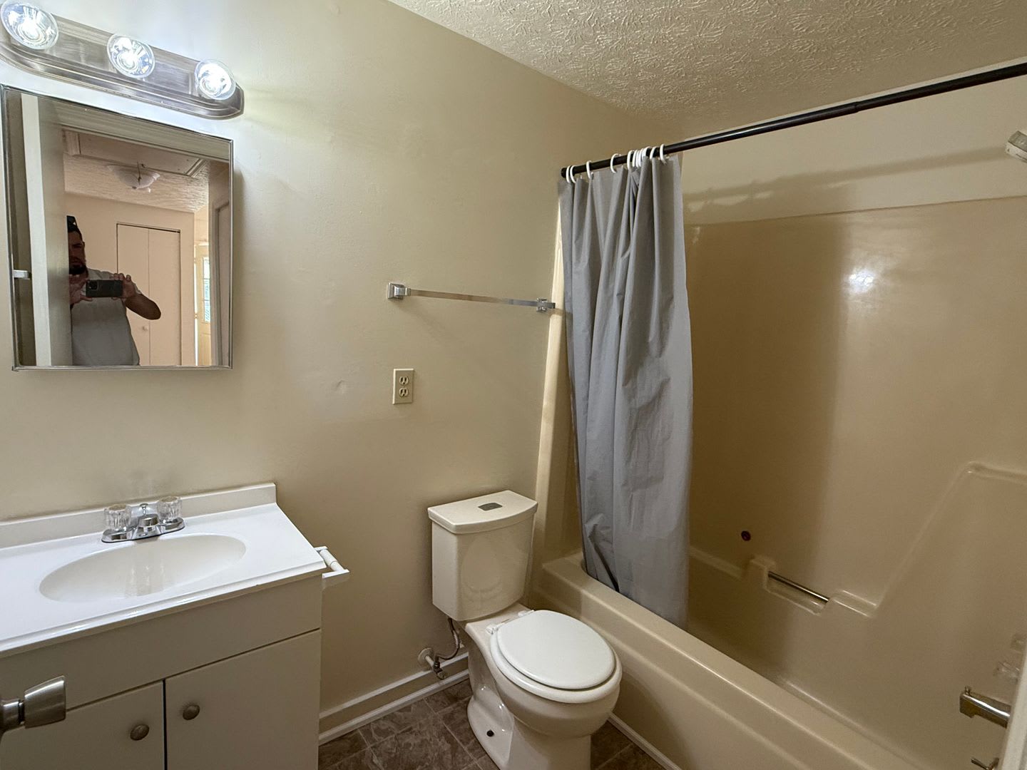 2 Bedroom, 1 Bath Duplex – photo 3