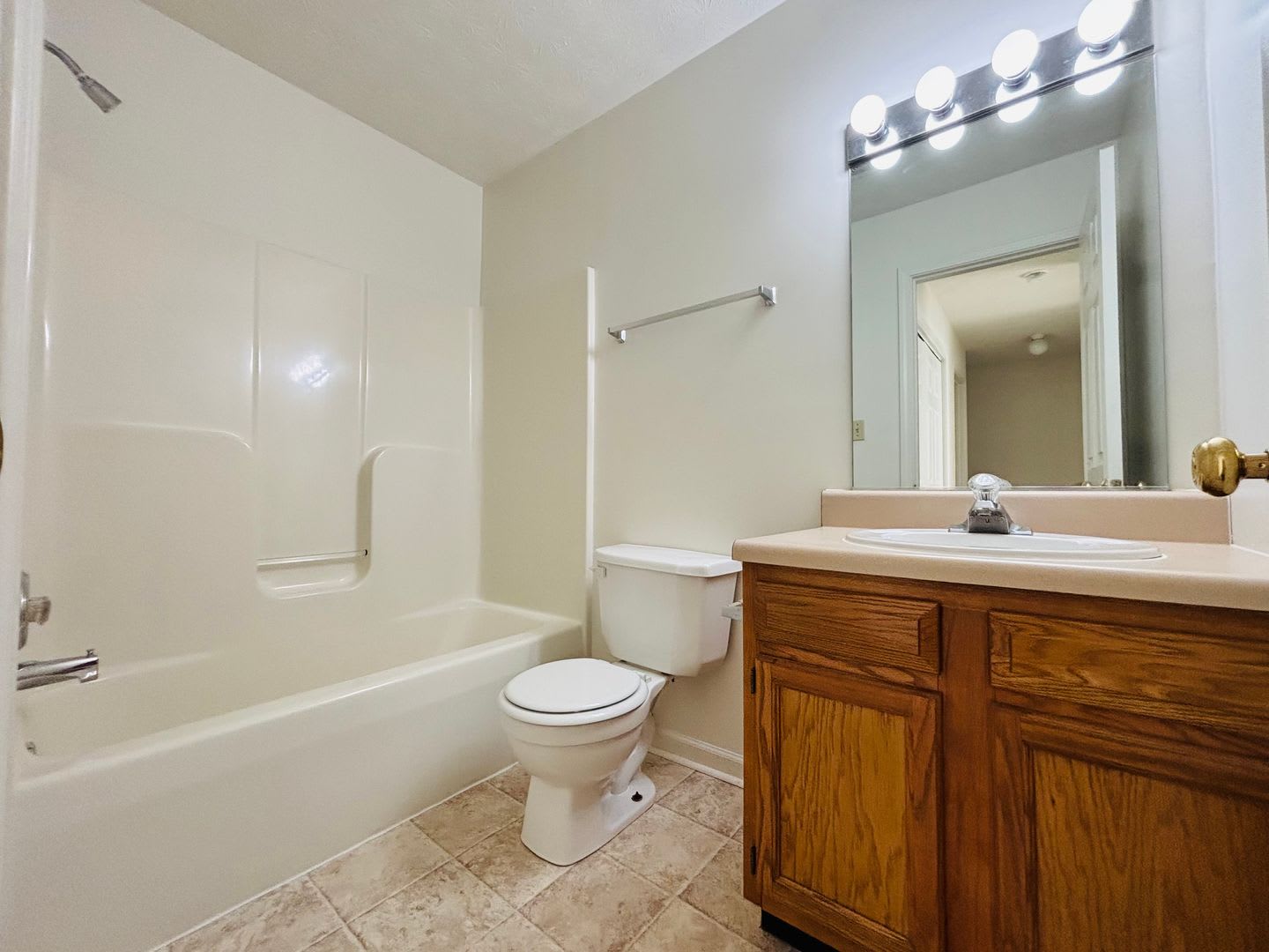 3 Bedroom 2.5 Bath Townhouse – photo 2