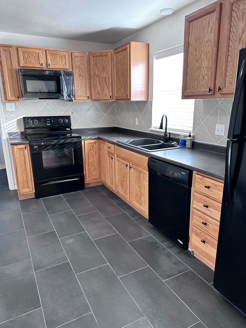 Beautiful 2 bedroom home avail NOW in the country. – photo 5