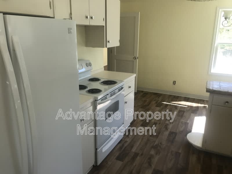 615 SE Atwood Ave – photo 2