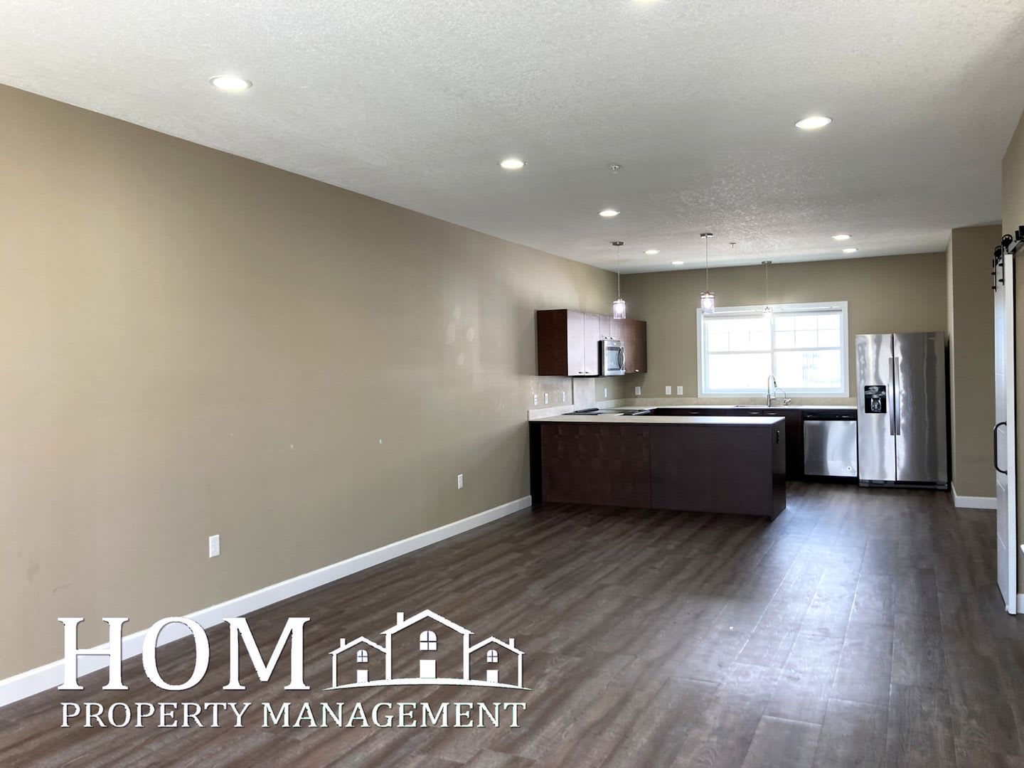 Modern 4BR/2.5BA Townhome Available 8/1 – photo 4