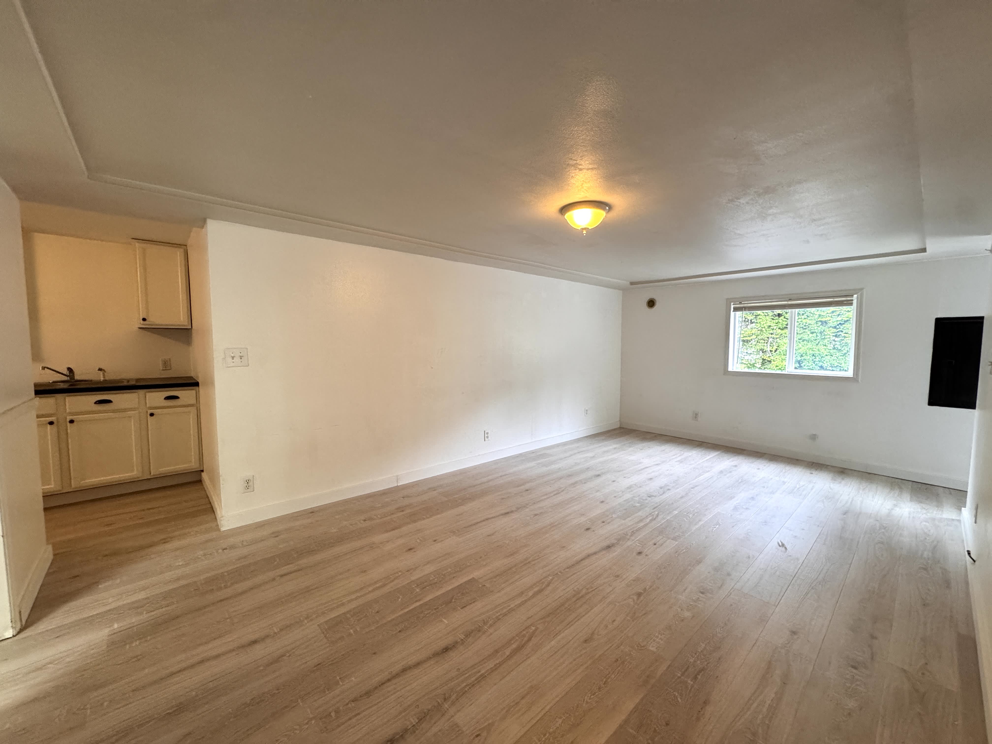 1409 W Railroad Ave Unit A – photo 4
