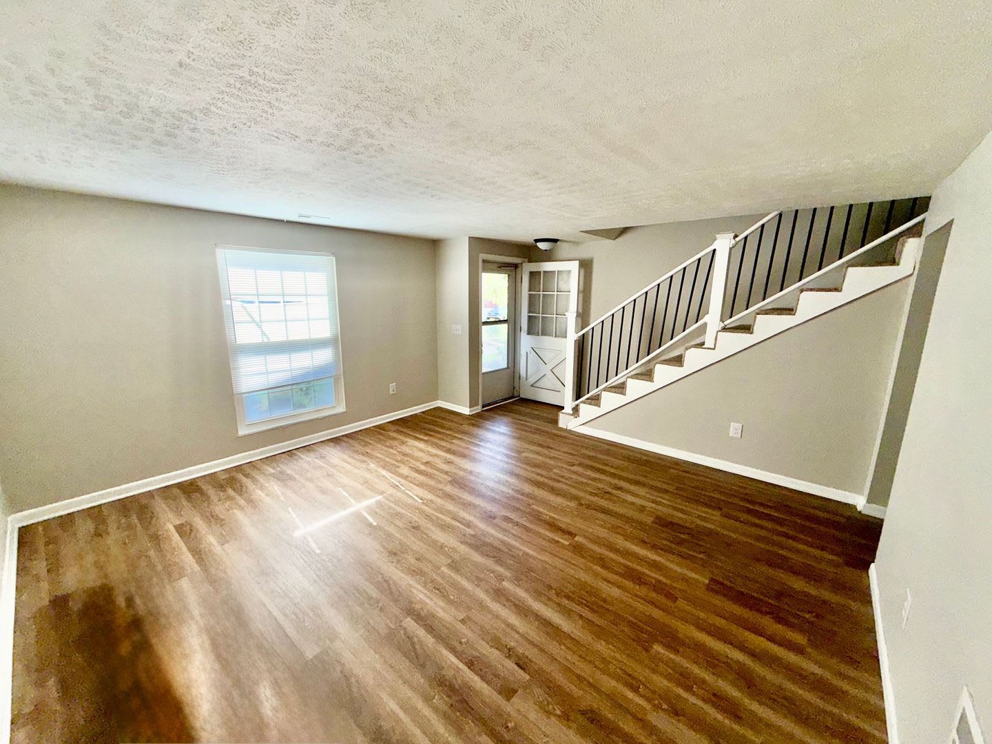 2 Bed 1 1 2 Bath Condo – photo 4