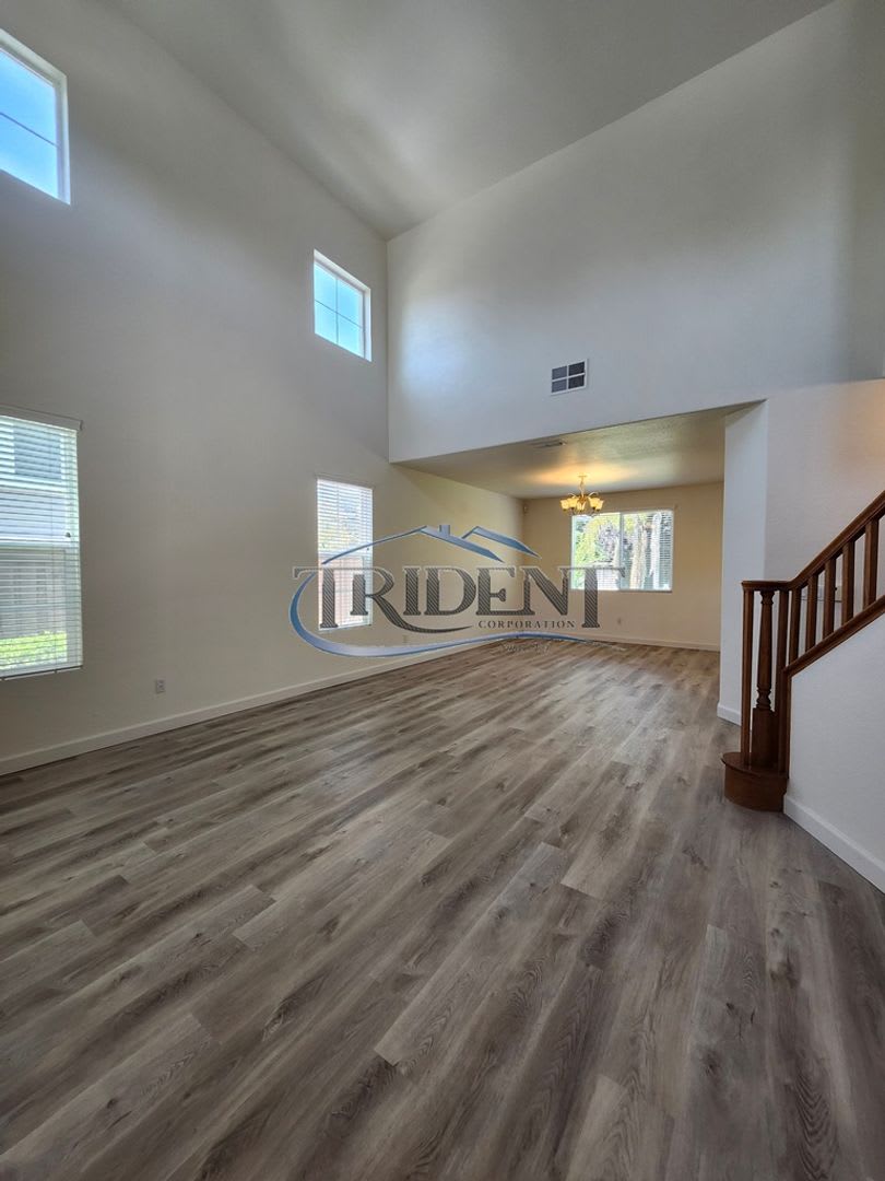 Beautiful 4 bedroom, 2 ½ bath, 2 story house – photo 5