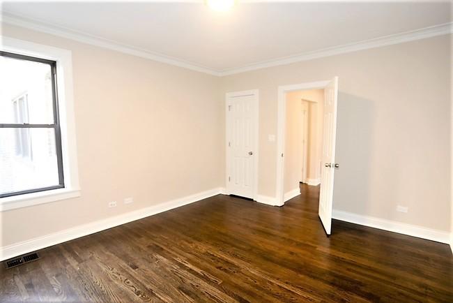 4447 N Rockwell – photo 5