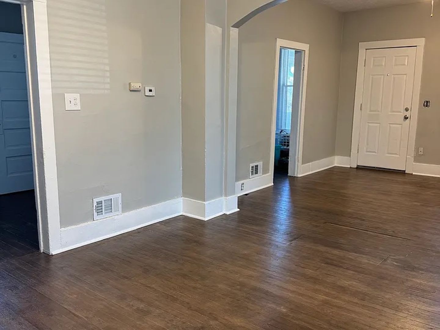 Special Half Off First Full Months Rent Charming 2 Bedroom Home Near Dundee – photo 4
