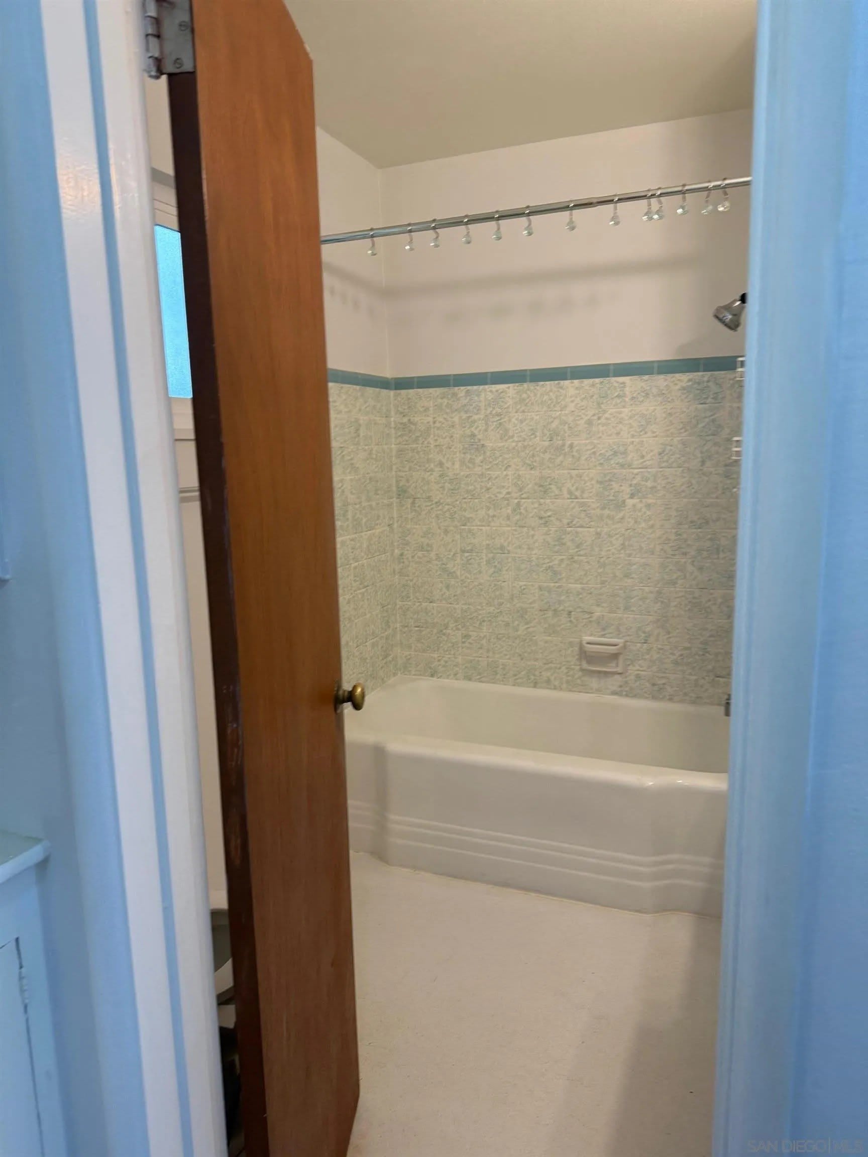 471 E Ave – photo 3