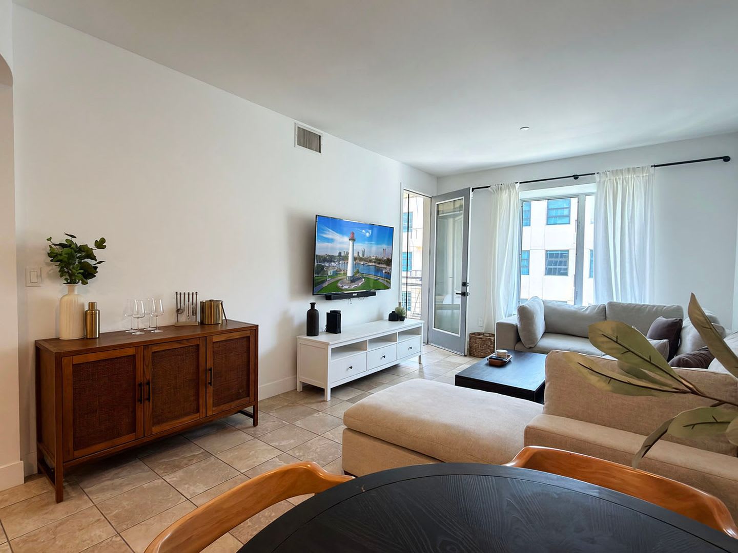**150 The Promenade N #415 Long Beach** Upstairs Spacious 2 bedroom 2 bath – photo 3