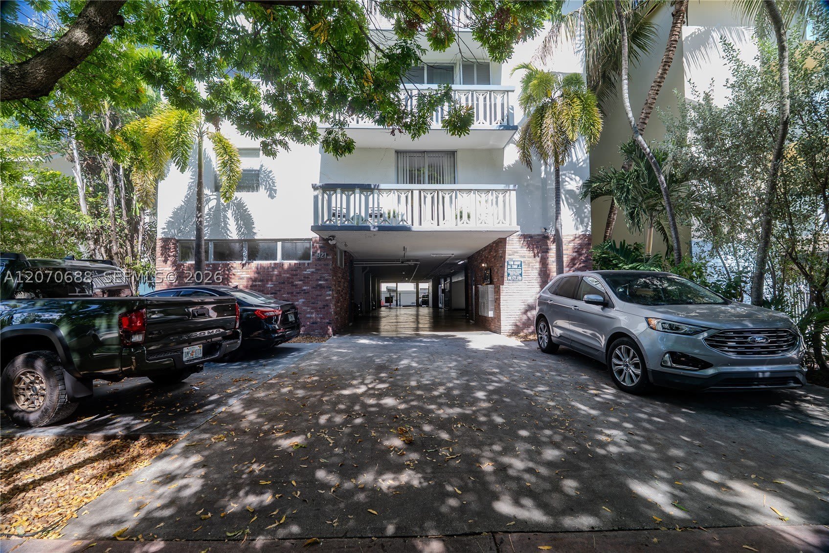 921 Jefferson Ave – photo 1