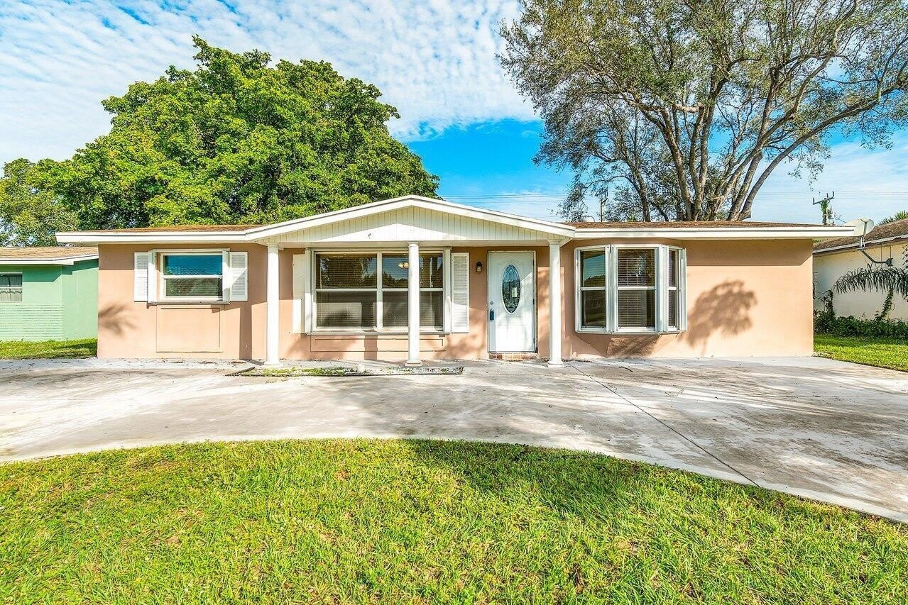4271 Empress Street – photo 1