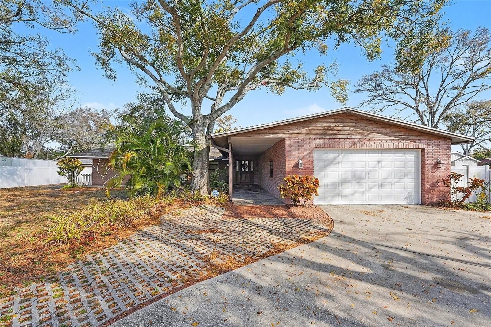 5967 102Nd Avenue N – photo 2