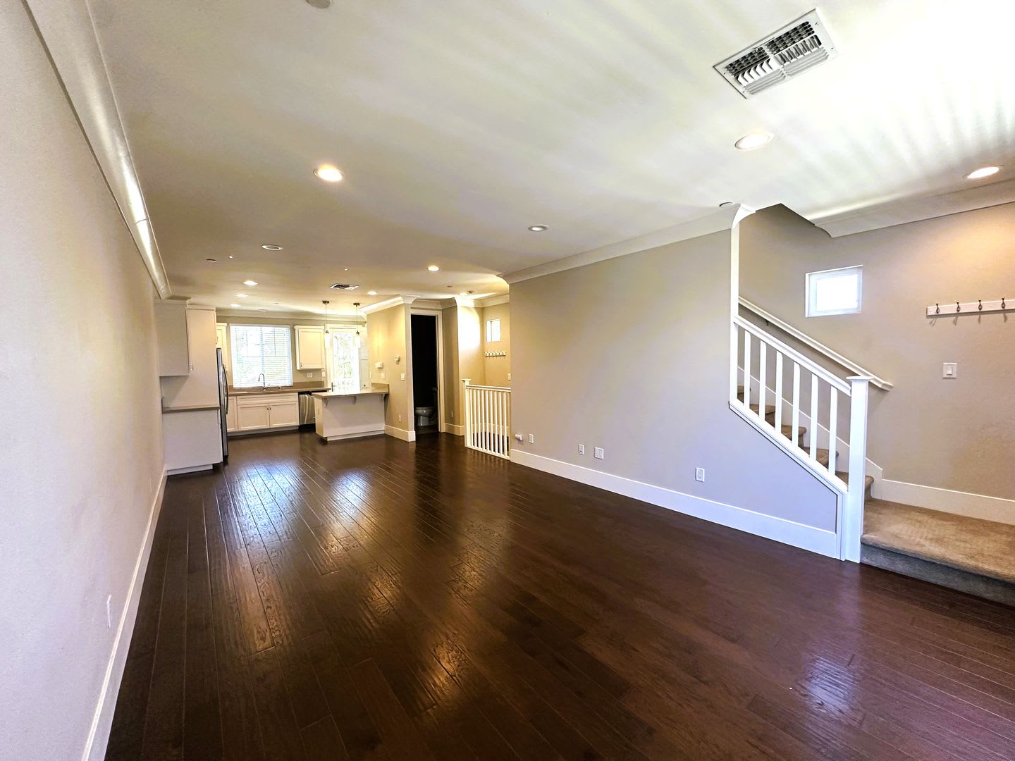 Spacious 4-Bedroom Home with Private In-Law Suite in Sacramento – photo 4