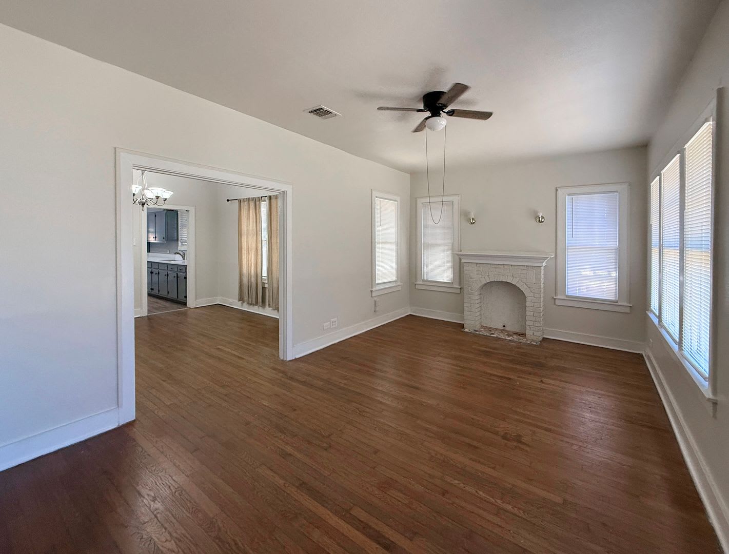 Highland Park 2/1 Home Ready for Move-In – photo 4