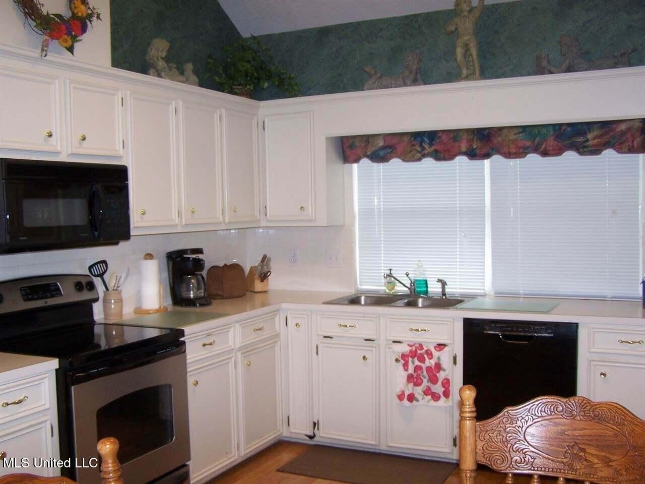 339 E Cascades Circle – photo 2
