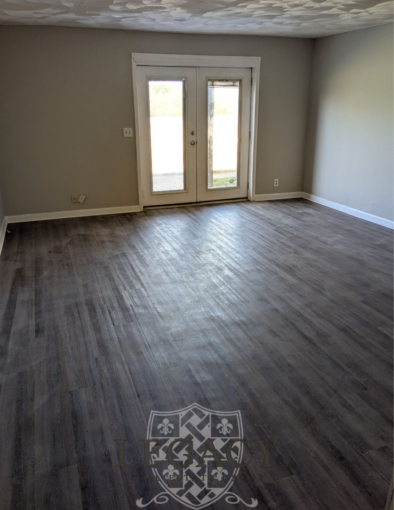 1077 Harold Drive – photo 5