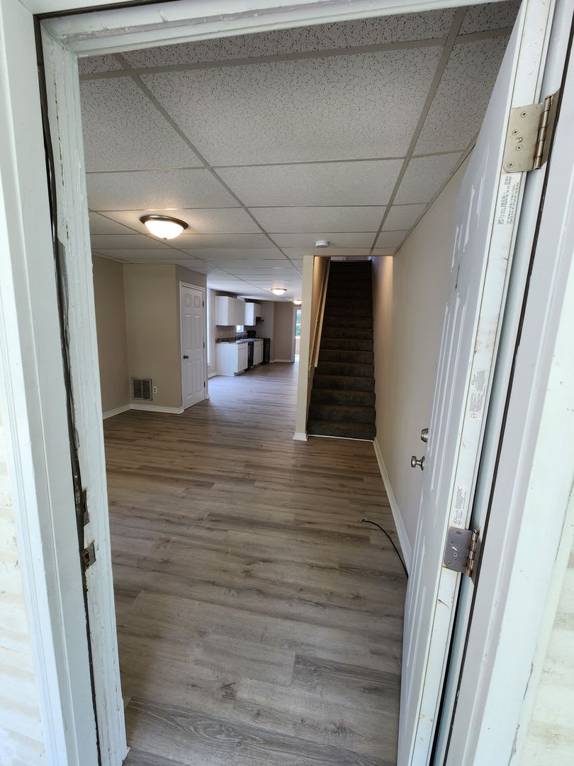 Spacious 3-Bedroom, 1-Bathroom Home AVAILABLE NOW!! – photo 5