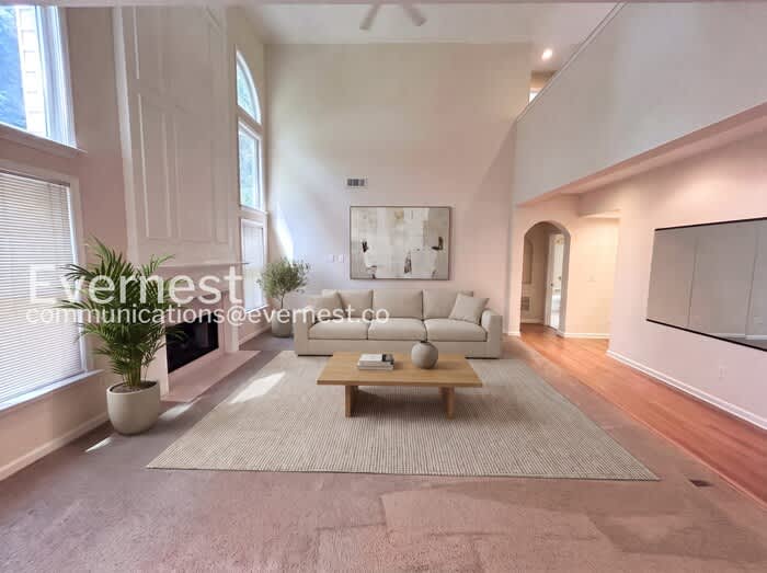 1095 Downyshire Drive – photo 3