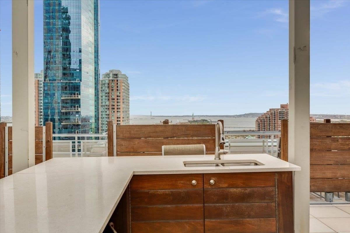 105 Greene St – photo 5