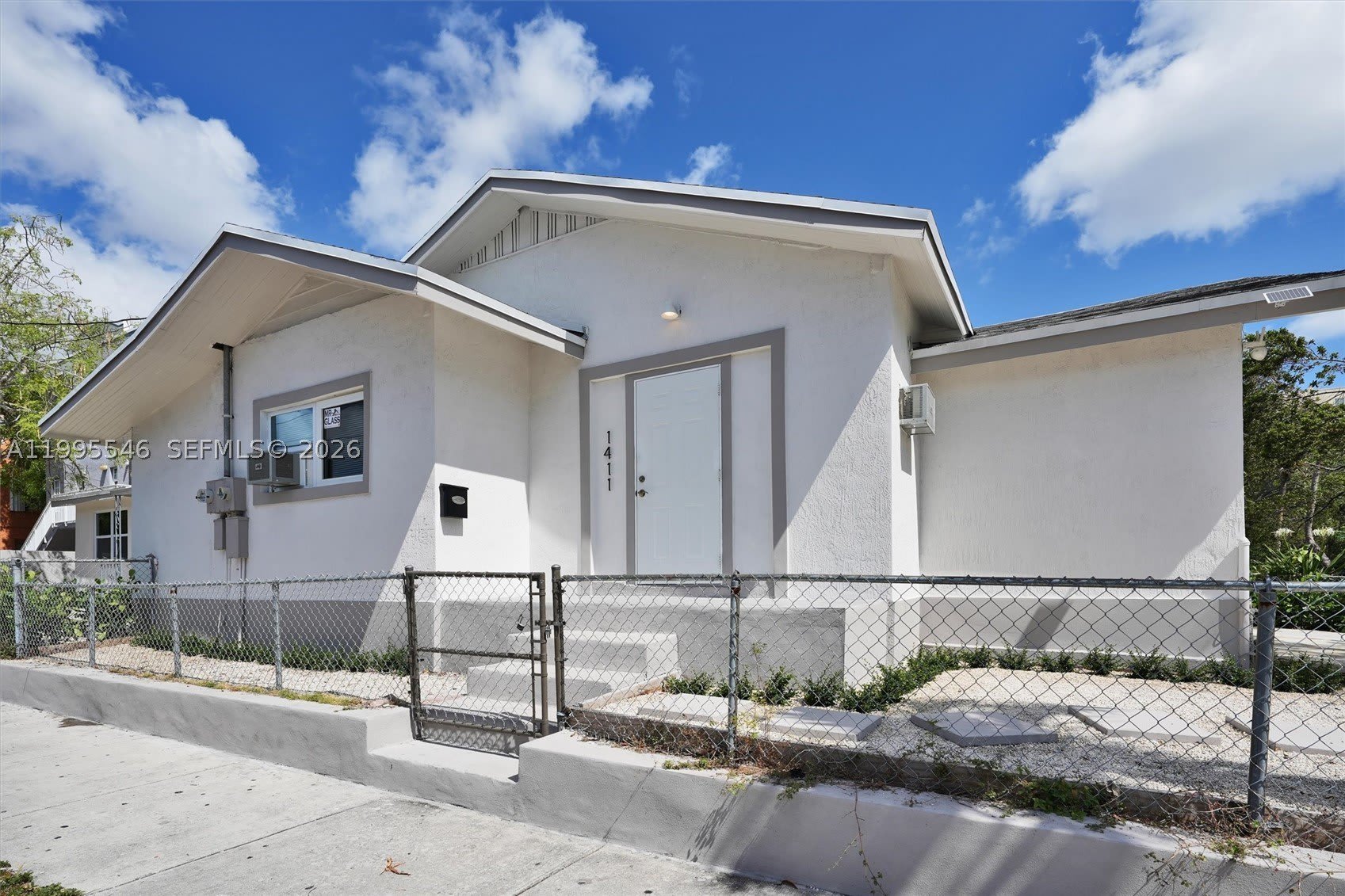 1411 Sw 3Rd St – photo 1