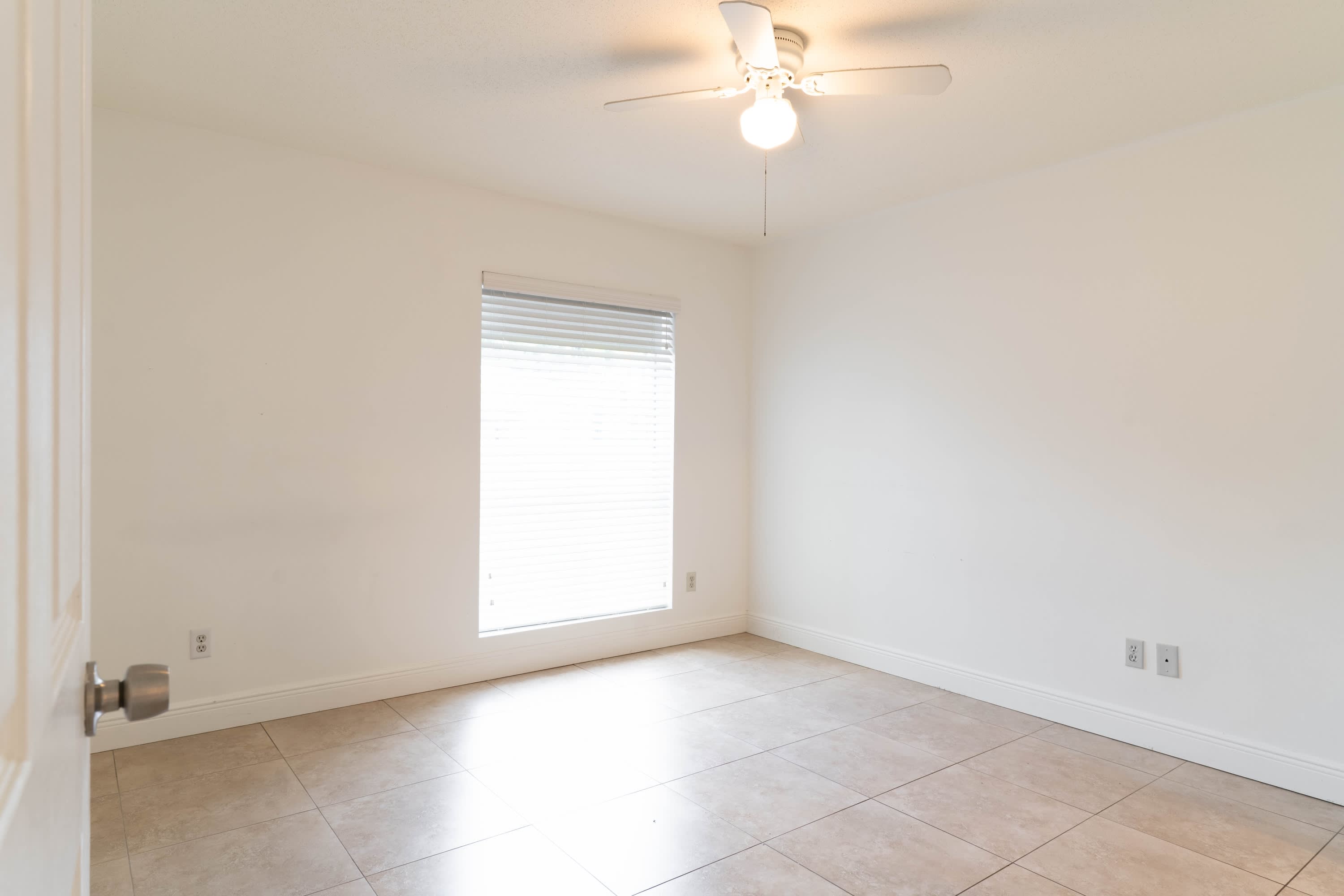 875 Riverside Drive Unit 715 – photo 5