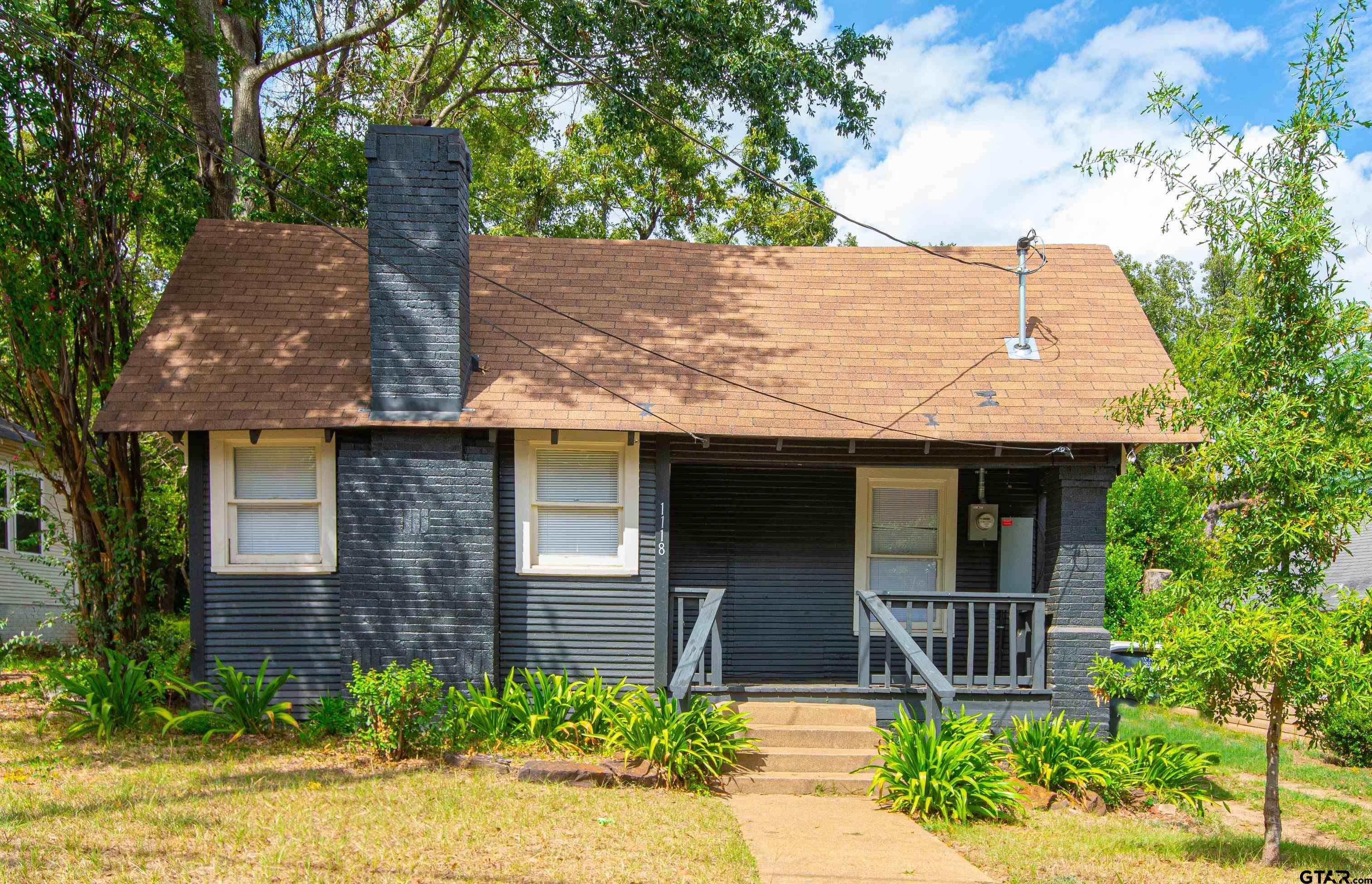 1118 E Houston St – photo 1