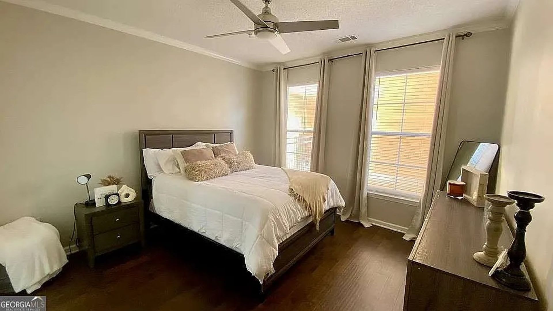 Room in 2 Bedroom Home at Perimeter Summit Blvd – photo 3