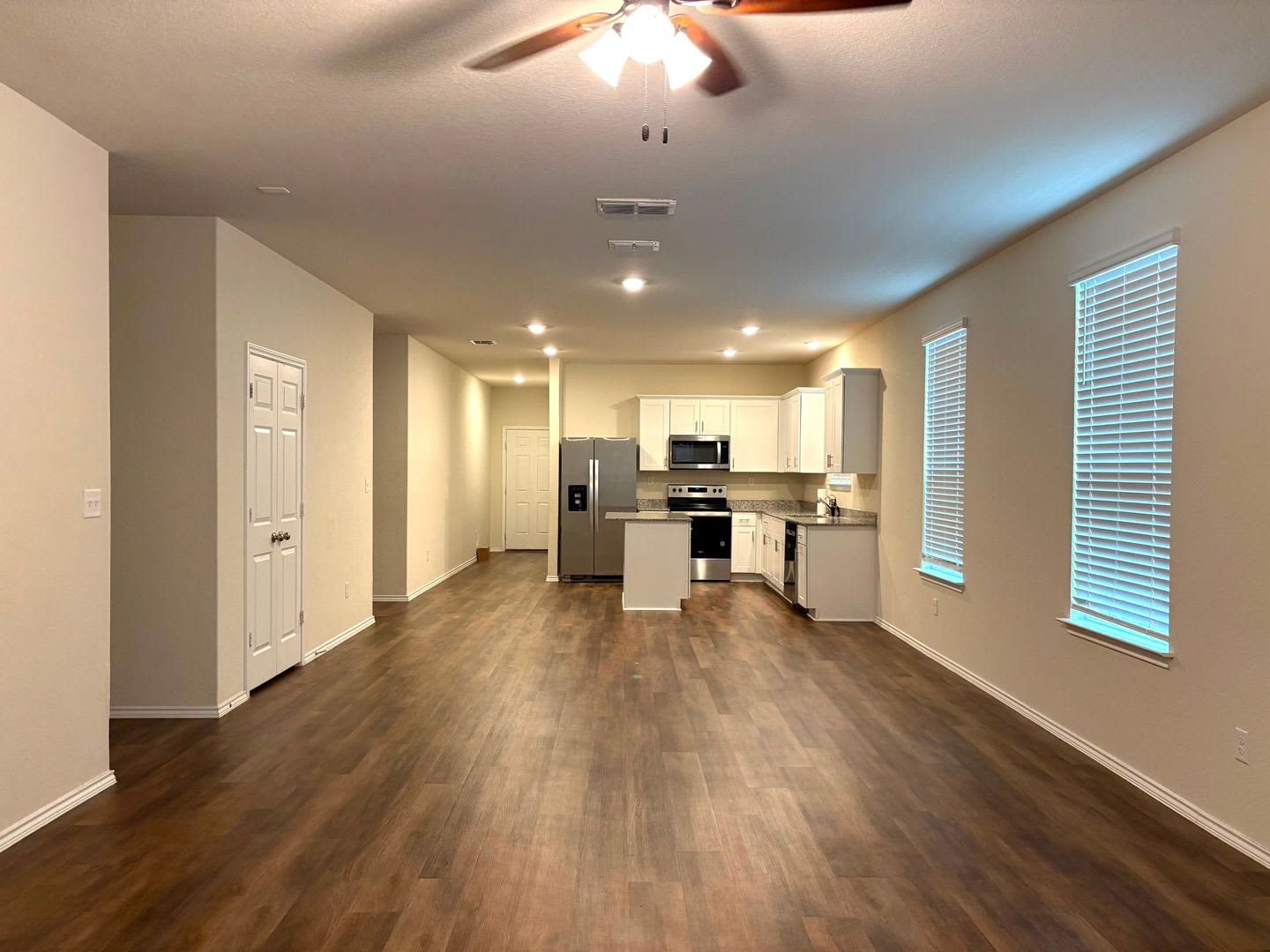 Open-Concept Living with Easy Access to I-10 & Loop 1604 – photo 4