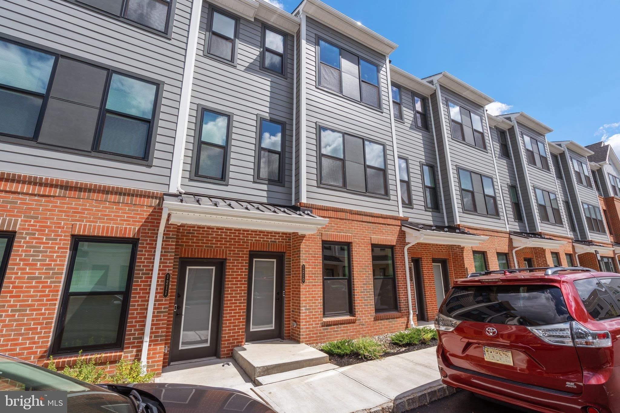 1210 PARKER Boulevard – photo 3
