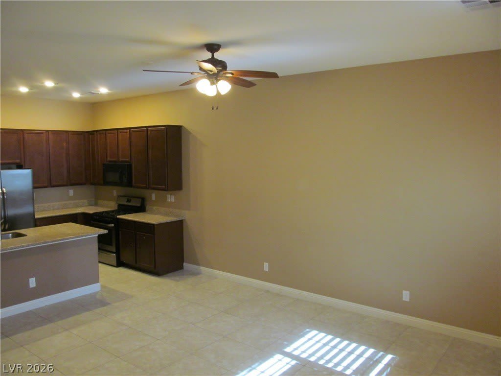 7560 Nicklin Street – photo 5