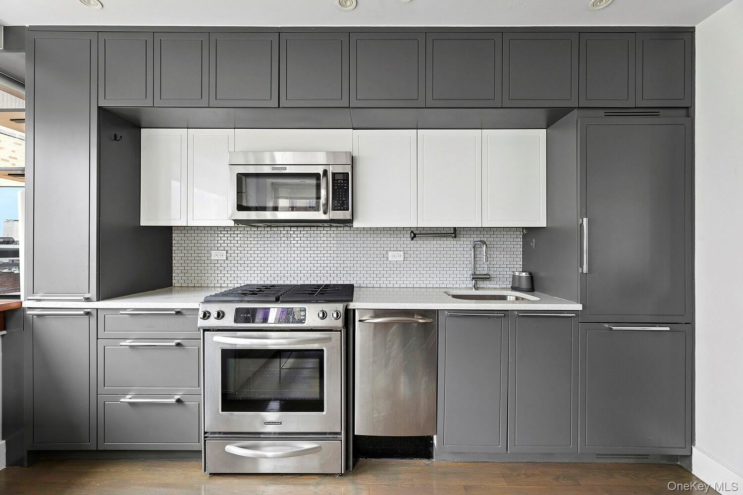 432 W 52ND Street – photo 1