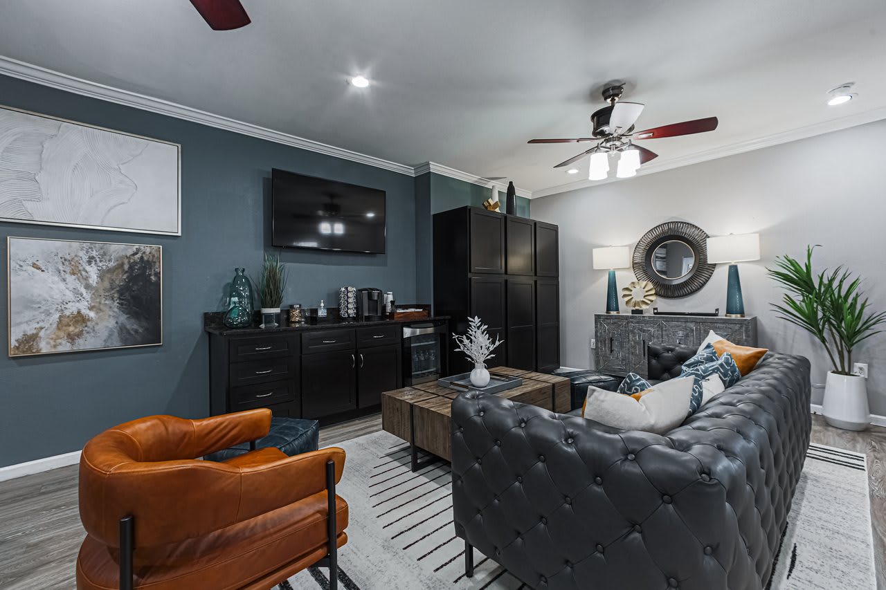 The Village at Bellaire Apartments – photo 4