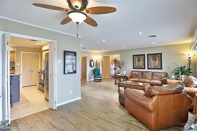 55 Surrey Square – photo 5