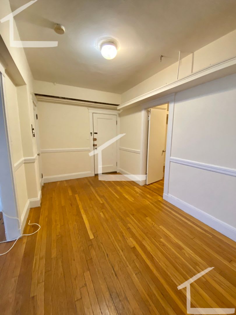 Charming 2 Bedroom-No Broker Fee – photo 5