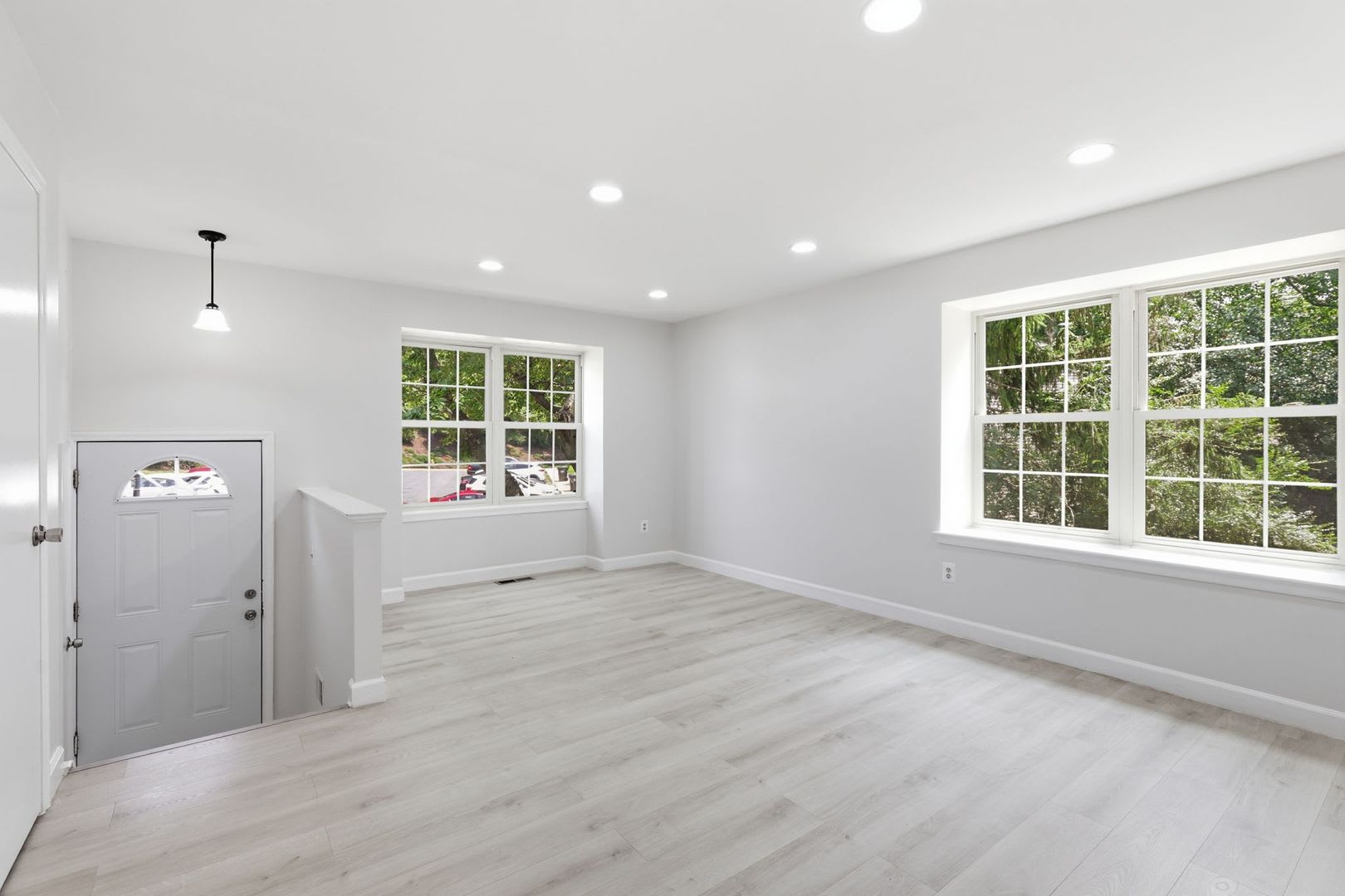 Experience Contemporary Living In This Beautifully Renovated Residence Where Modern Design Meets Everyday Comfort – photo 3