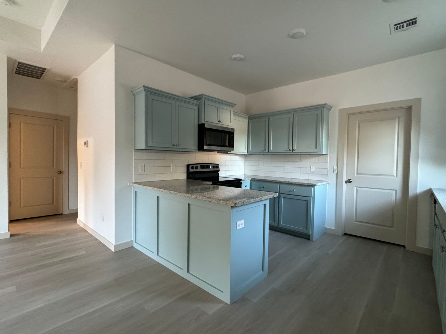 1202 W Iowa- hot new listing! – photo 3
