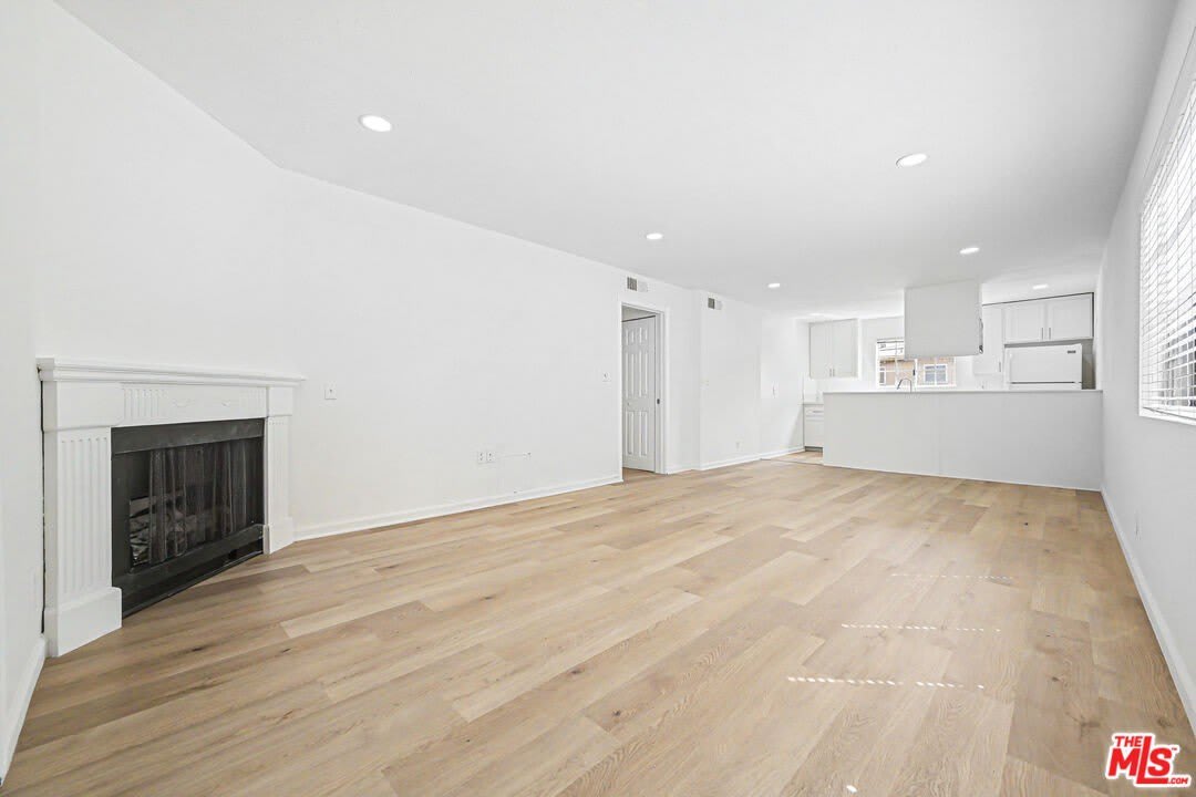 1820 S Barrington Ave – photo 3