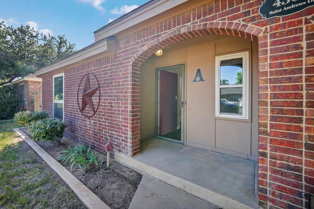 4305 St Andrews Dr – photo 2
