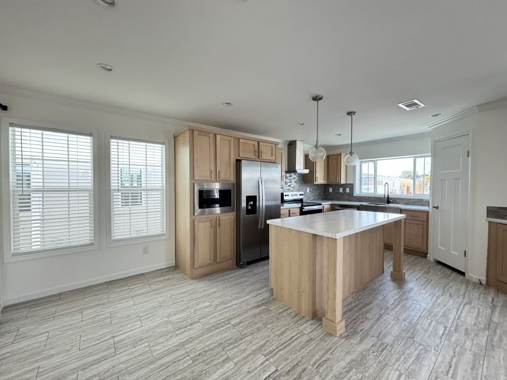 7433 43rd Drive N – photo 3