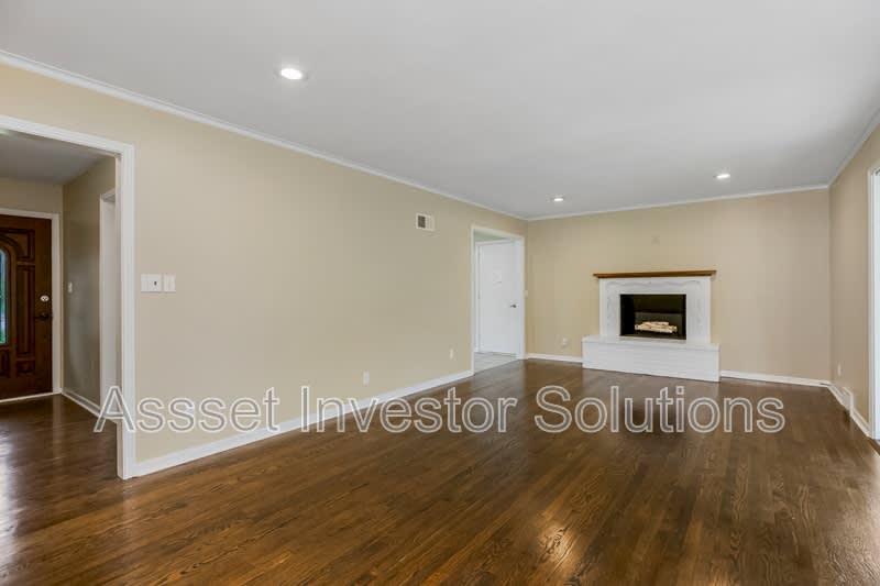 8400 State Line Rd – photo 5