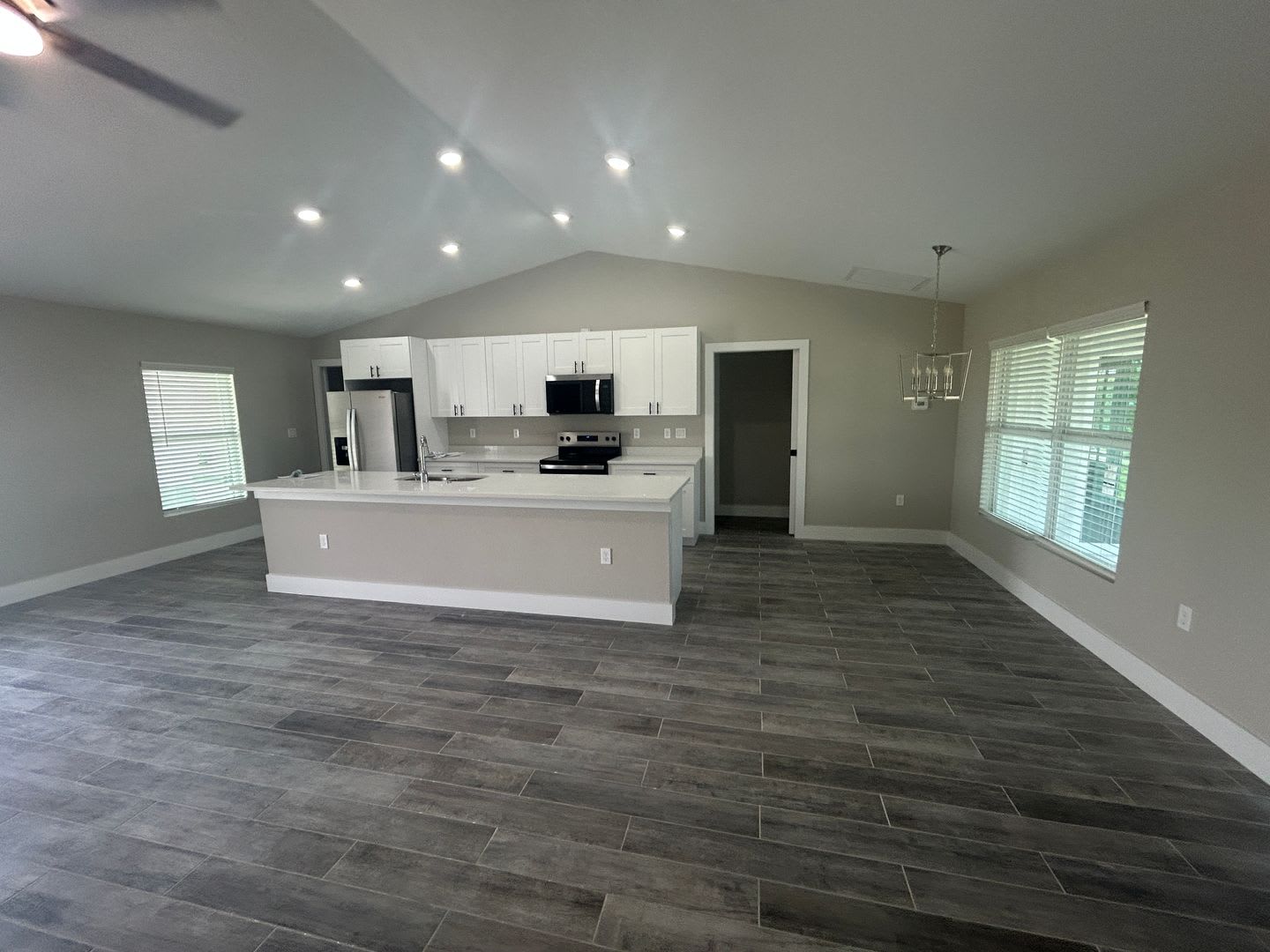 New Construction 4/2 Ready for occupancy – photo 2