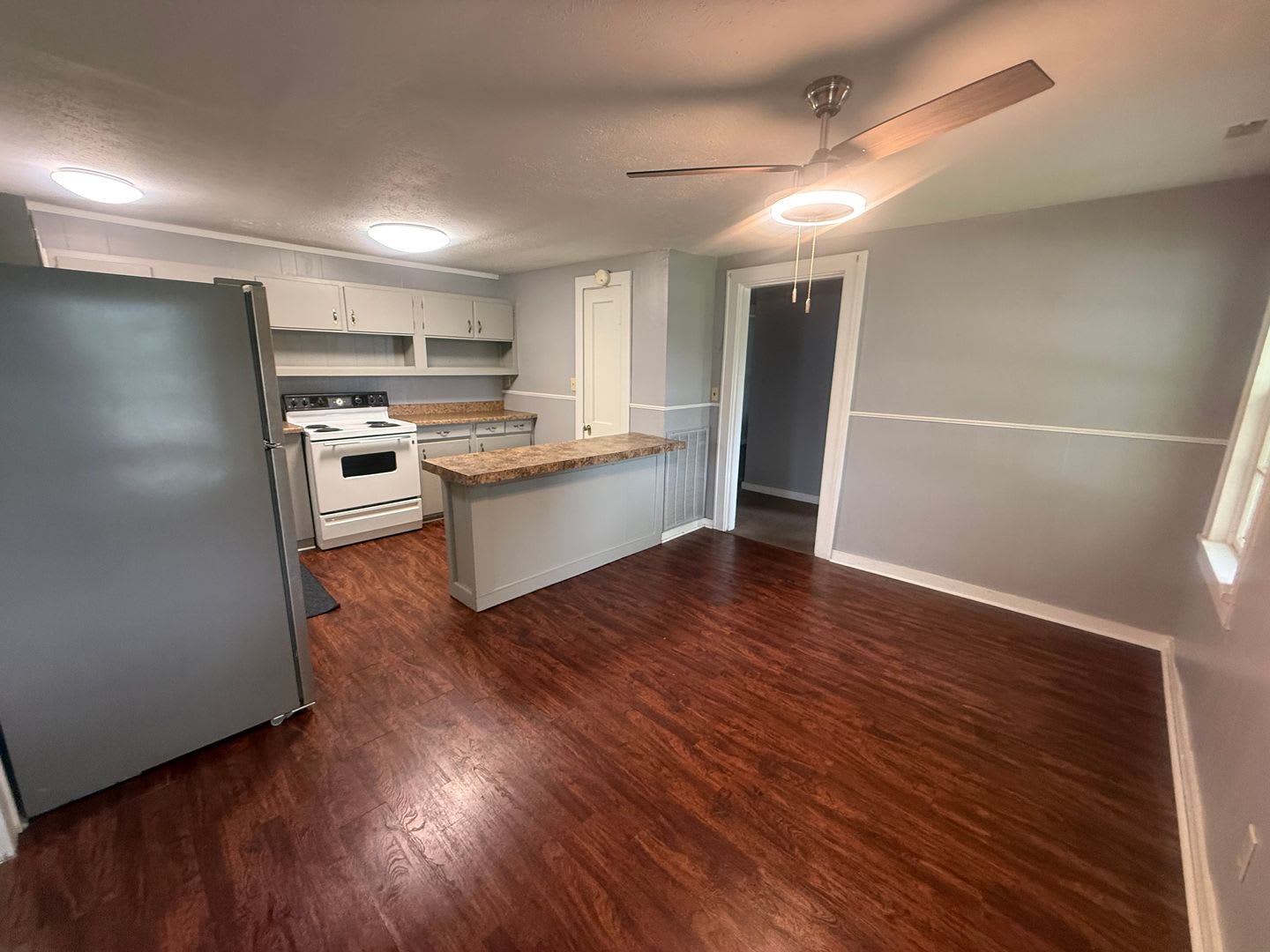 587 S Main Street – photo 5