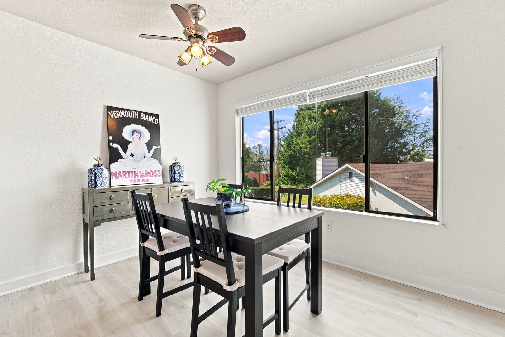 2Bd/1Ba Kirkland Condo – photo 2
