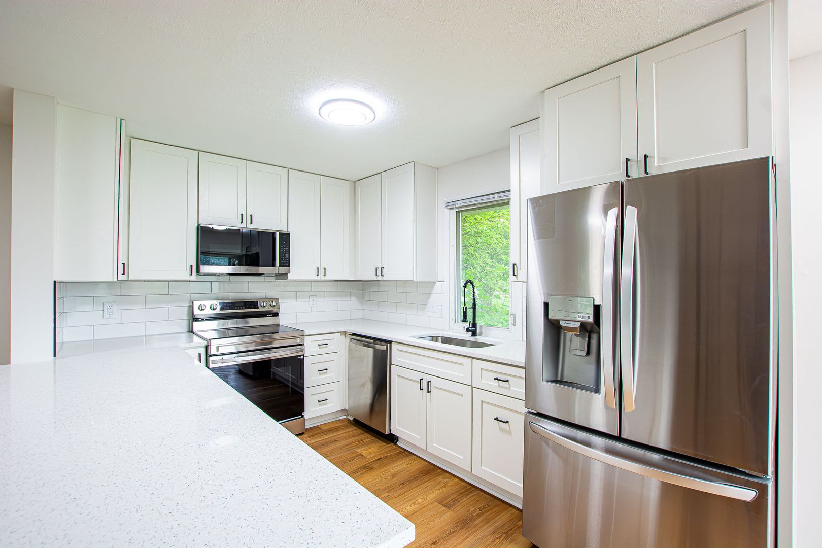 Beautifully Remodeled Modern 5 Bedroom / 3 Bath Home Near Millard North – photo 5