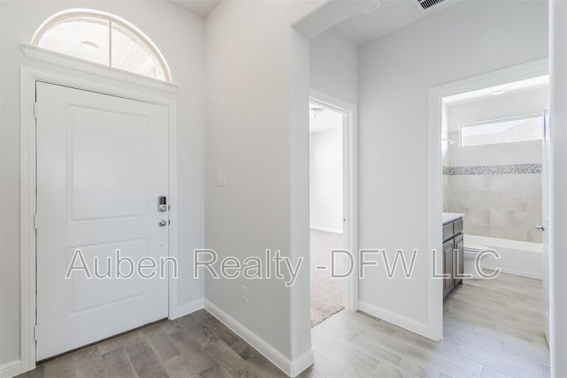 1343 Fox Hollow Road – photo 4