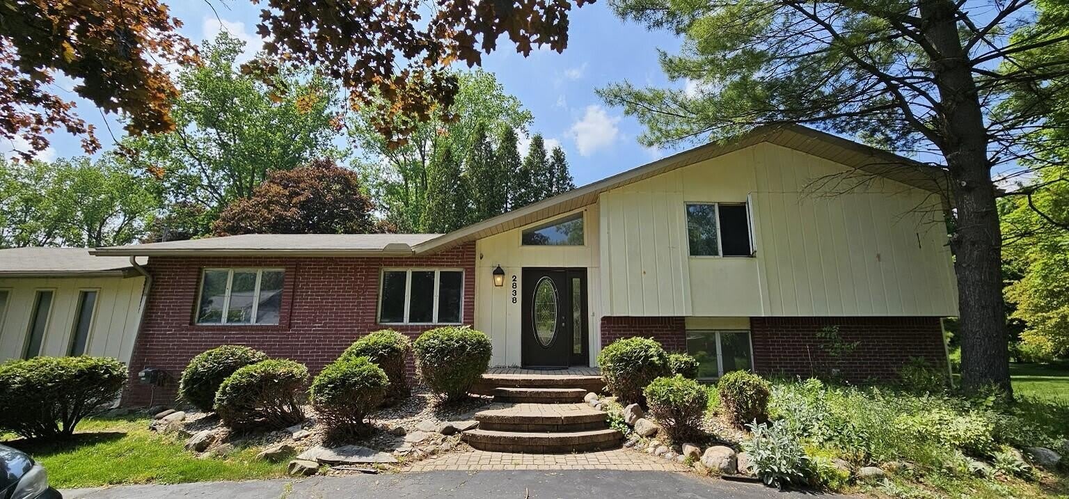 2838 Birchena Crescent – photo 1