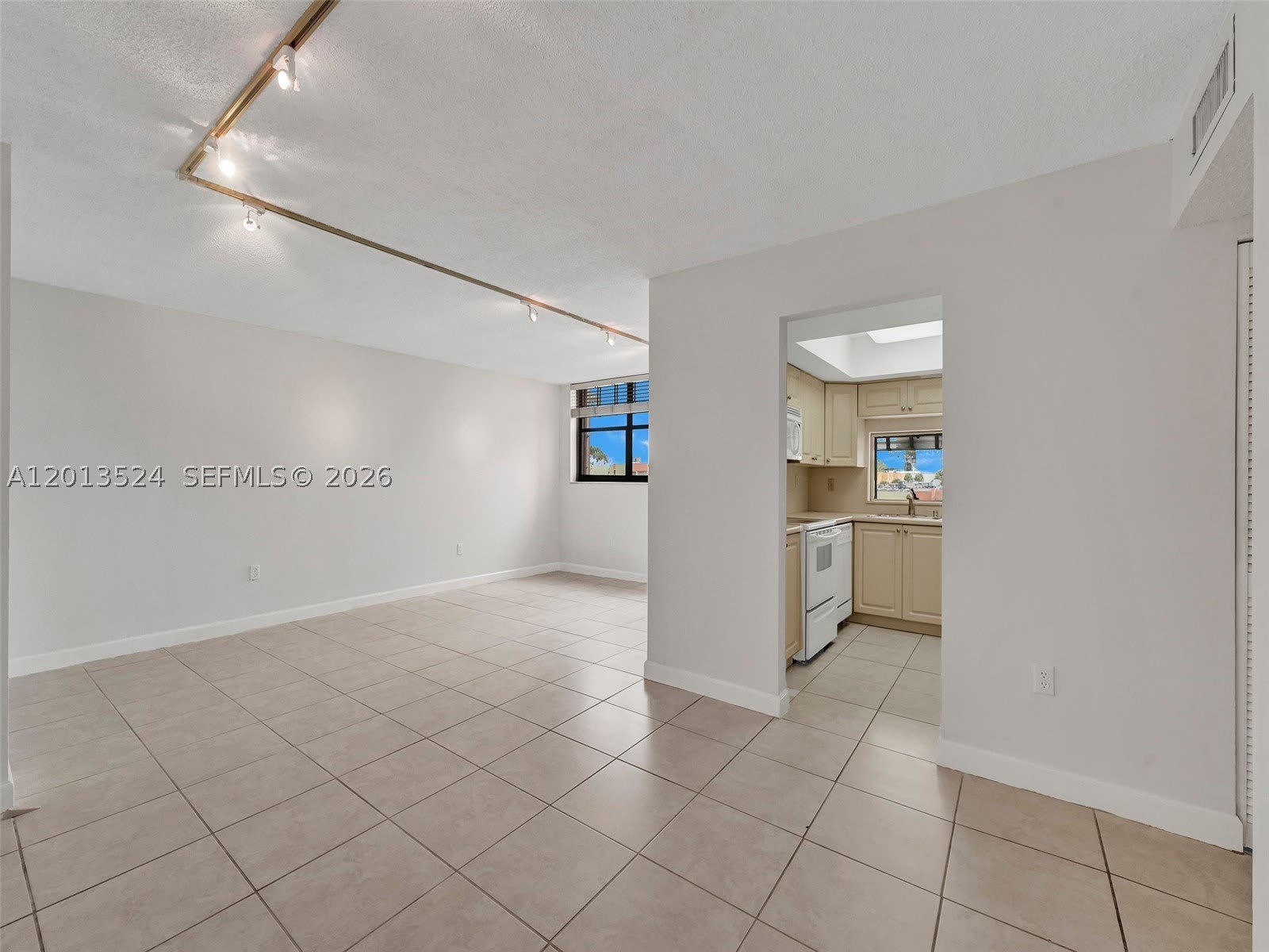 9420 W Flagler St – photo 3