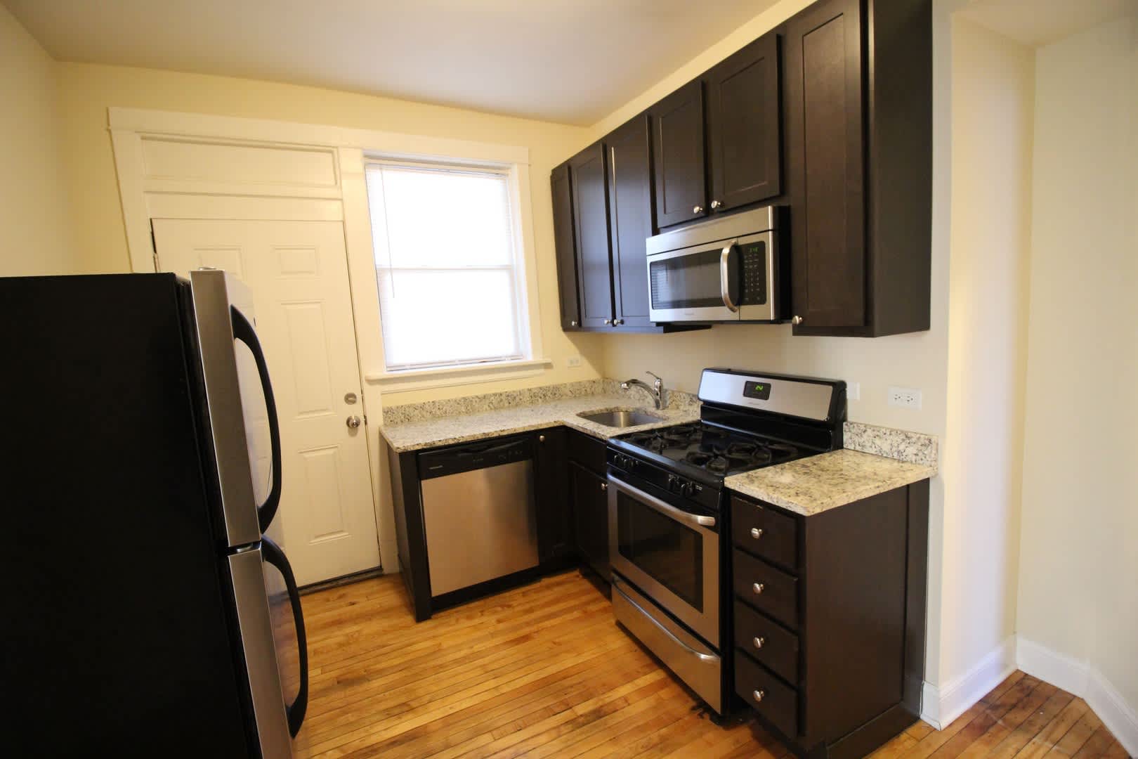 5032 N Western Ave – photo 2