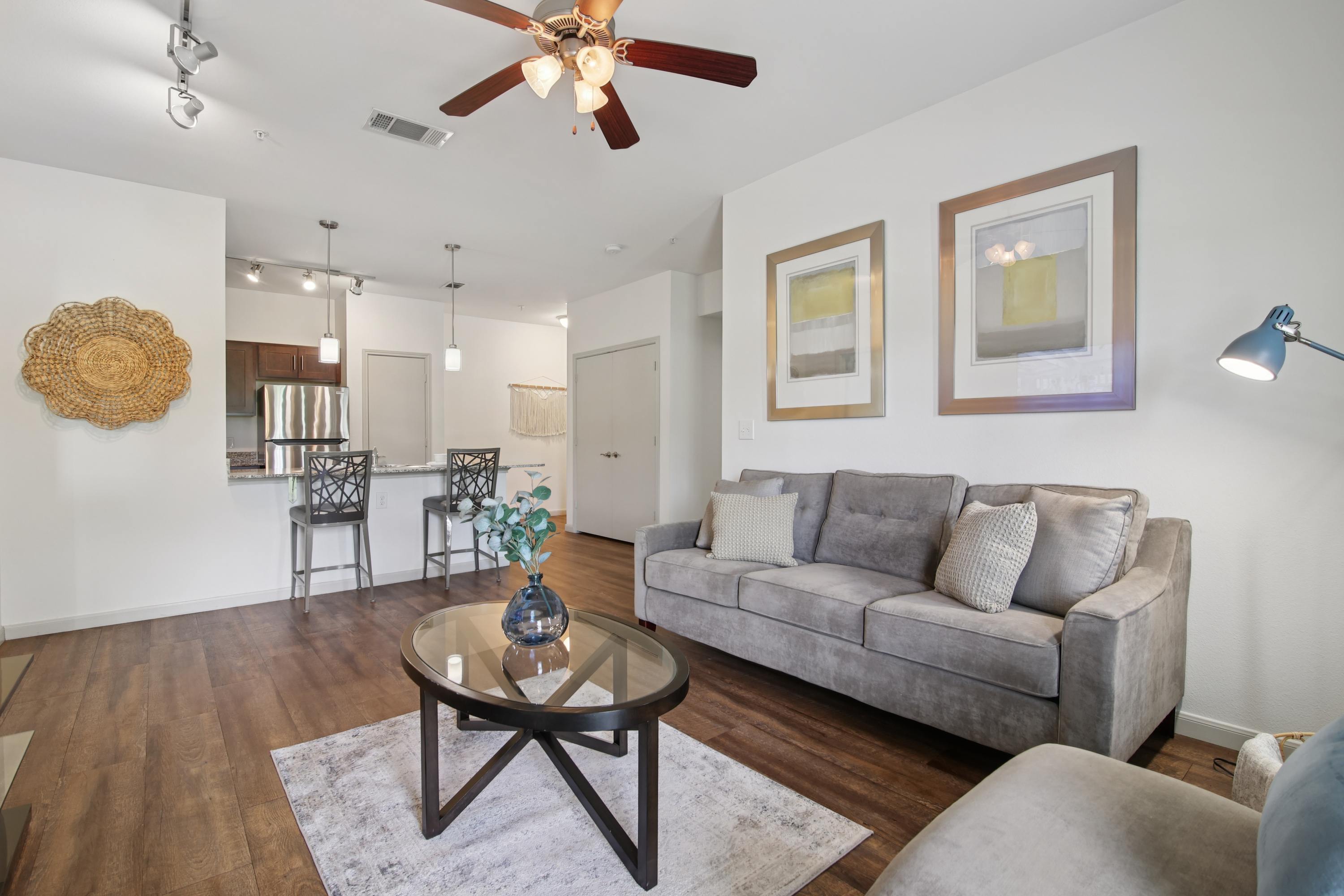 Crenshaw Grand Apartments – photo 2